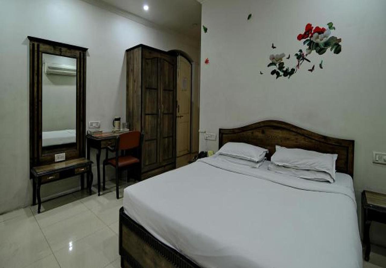 Hotel Ritz Pune Exterior photo