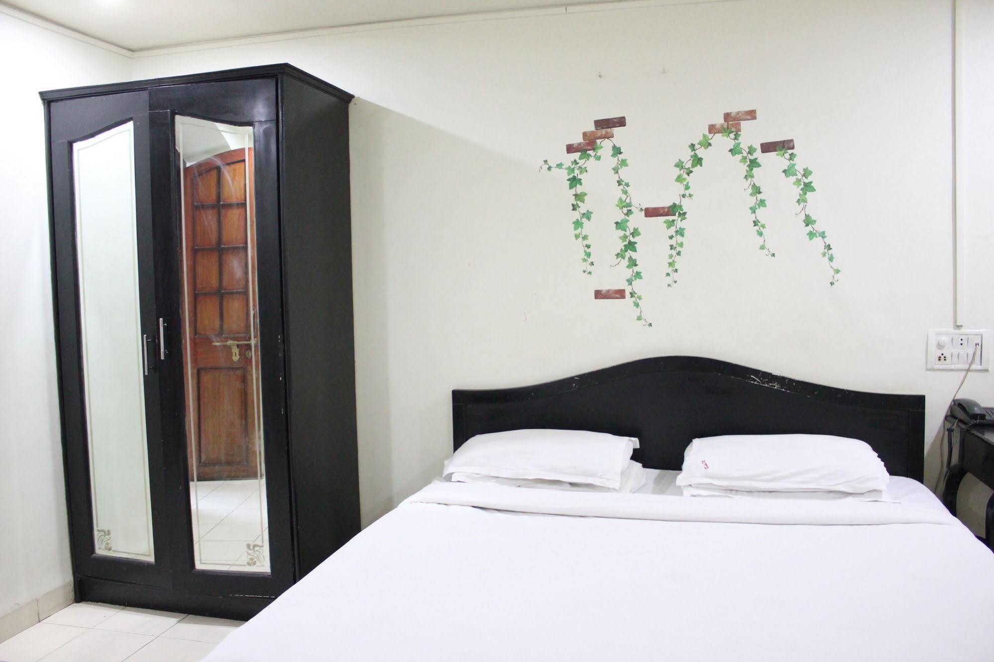 Hotel Ritz Pune Exterior photo